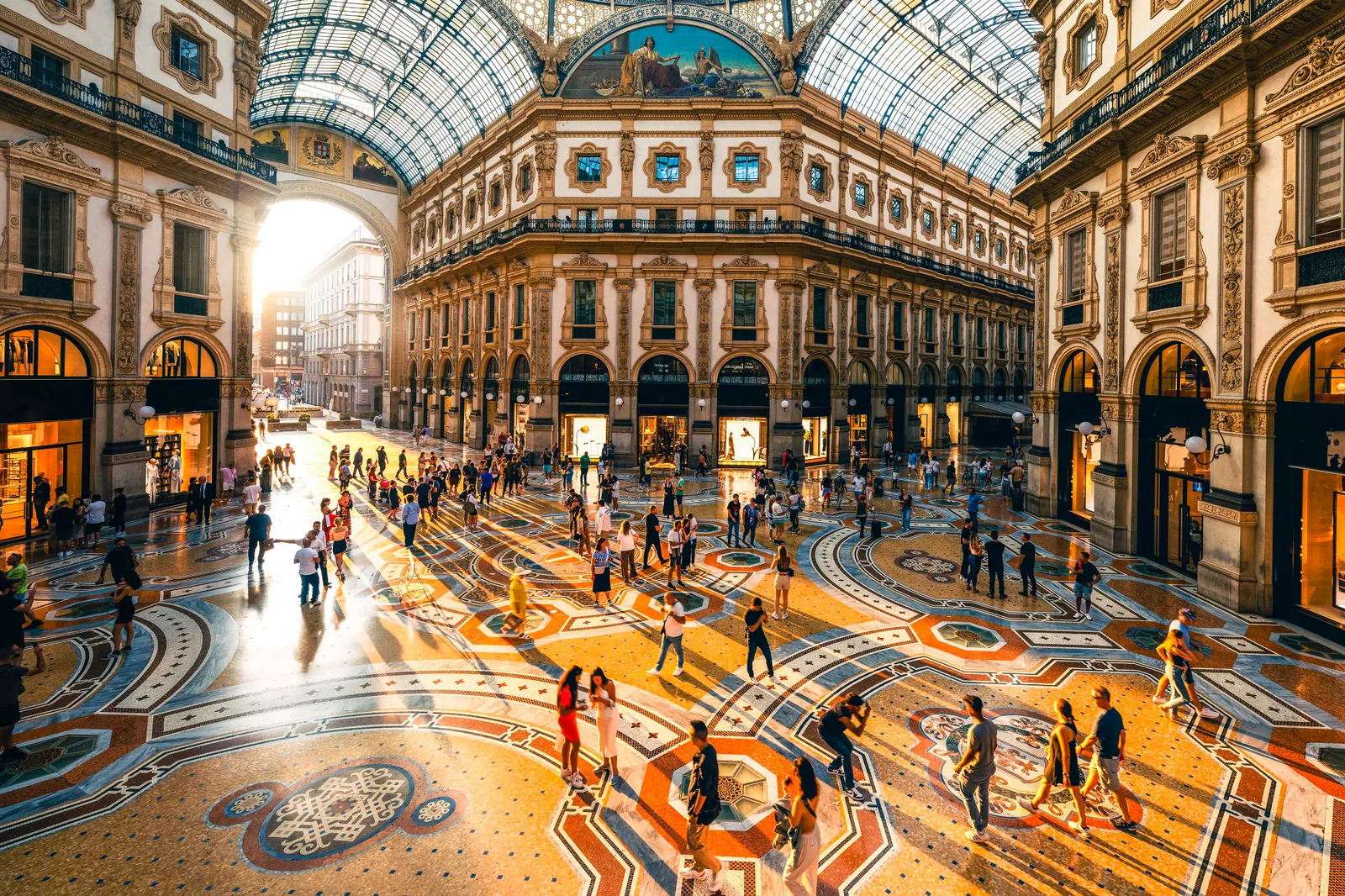 Shopping Milan 2 December23 GettyImages 1669837323